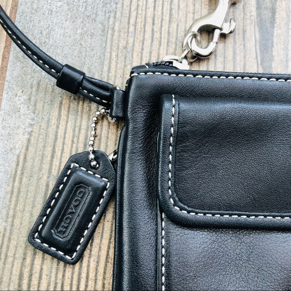 Coach black leather wristlet - Picture 4 of 9